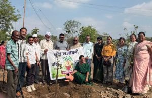 जागतिक पर्यावरण दिन: इंदापुरात पालखी स्थळावर ‘वृक्ष संजीवनी परिवार’ व नगरपरिषदेतर्फे भव्य वृक्षारोपण! ​इंदापूर: